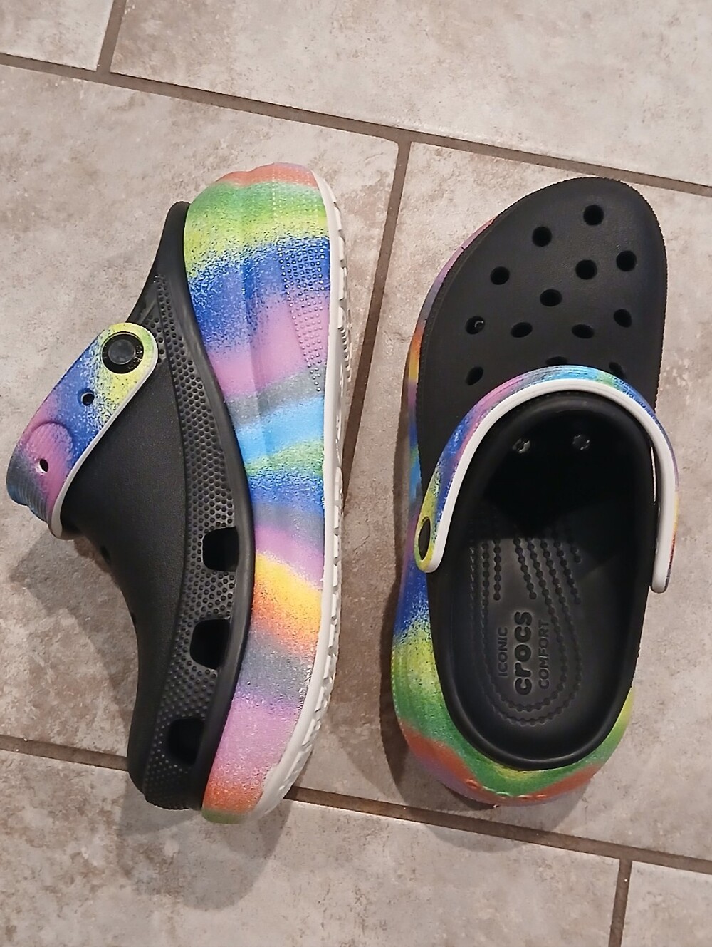 CROCS Platform Clog in Black with Rainbow Tie-Dye Size W6 Womens